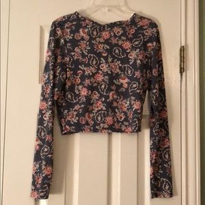 Long sleeve crop too